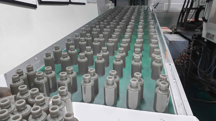 Cosmetic plastic bottles parts made from plastic injection molding machine